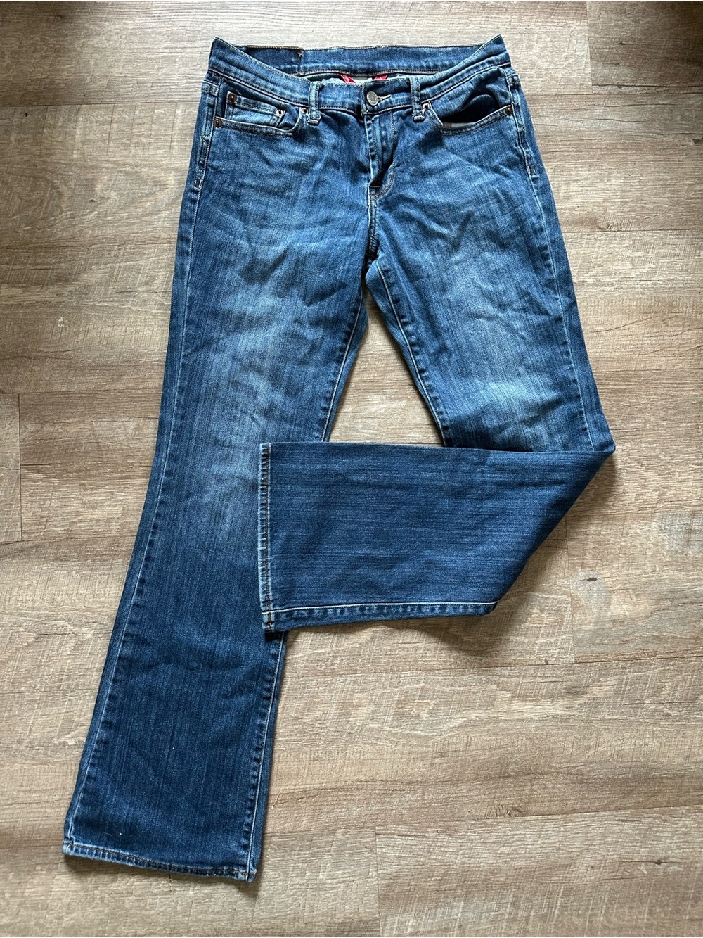 Lucky jeans distressed size 4, 27” x 39” Classic Mid-Rise Women’s Blue Jeans